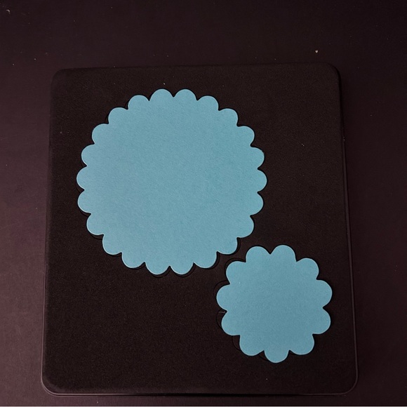 Sizzix Bigz Die - Circles, Scallop #2 - Picture 3 of 7